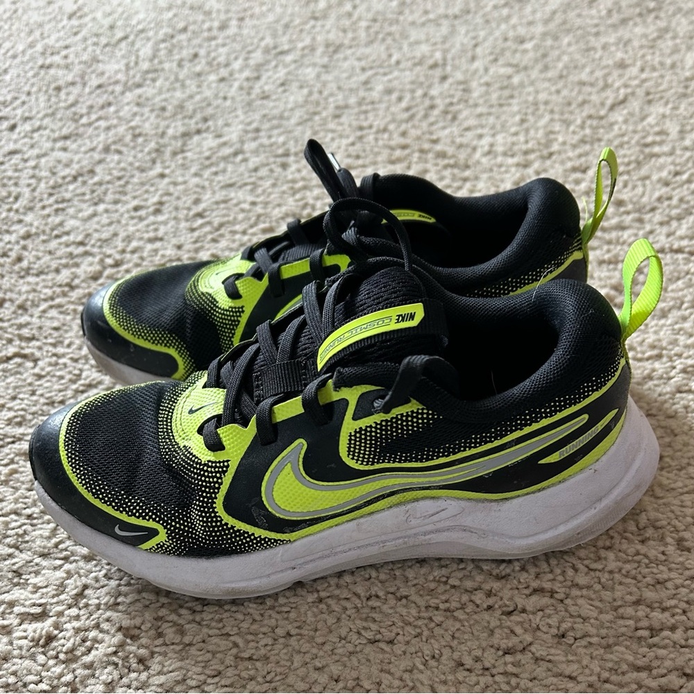 Nike Cosmic Runner